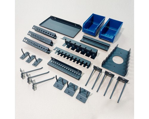 Панель перфорированная с аксессуарами для инструмента в мастерскую